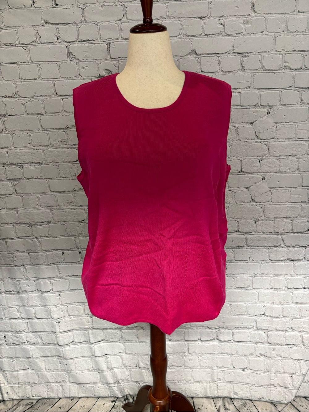 *NEW* Evie Woman - Sleeveless Sweater/Top - Size 3W
